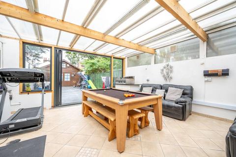 4 bedroom end of terrace house for sale, Gladding Road, Manor Park, London, E12