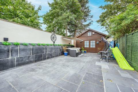 8 Gladding Road, London, E12 5DD