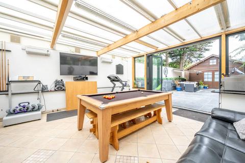 8 Gladding Road, London, E12 5DD