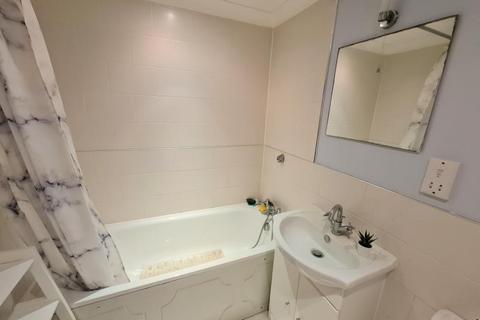 2 bedroom apartment to rent, York Road, Woking GU22