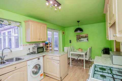 3 bedroom semi-detached house for sale, Ventnor Close, Gomersal, Cleckheaton, BD19