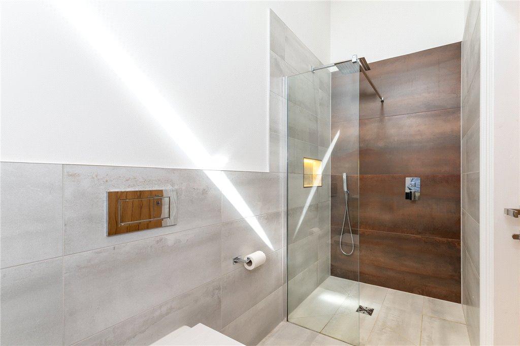 Master En-Suite