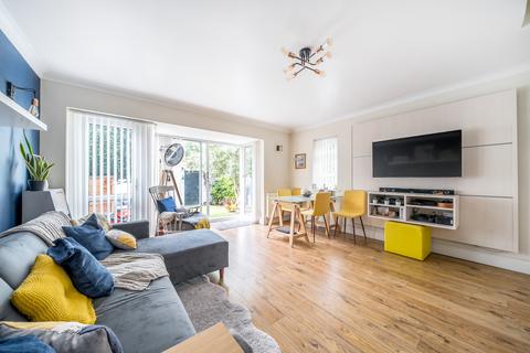 13 Bladon Close, Guildford, GU1 1TY