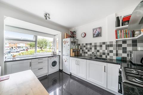 13 Bladon Close, Guildford, GU1 1TY