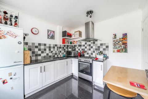 13 Bladon Close, Guildford, GU1 1TY
