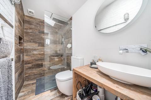 13 Bladon Close, Guildford, GU1 1TY