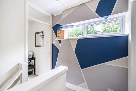 13 Bladon Close, Guildford, GU1 1TY