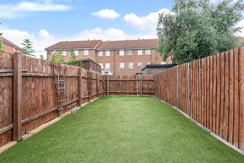 3 bedroom terraced house for sale, St. Georges Close, London