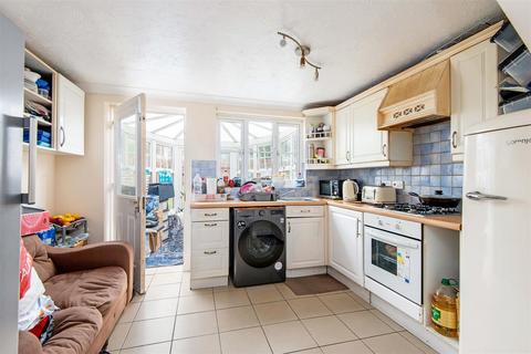 3 bedroom terraced house for sale, St. Georges Close, London