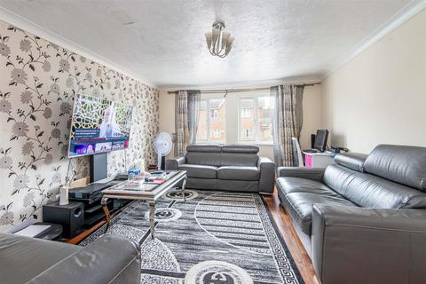 3 bedroom terraced house for sale, St. Georges Close, London