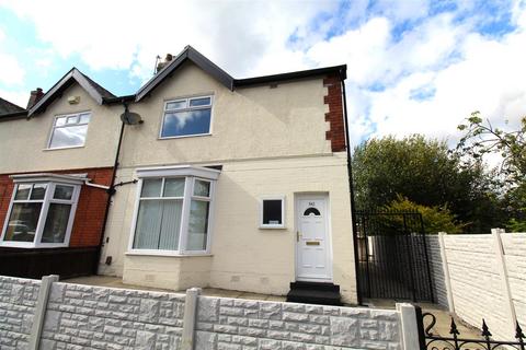 3 bedroom semi-detached house to rent, Chorley Old Road, Bolton