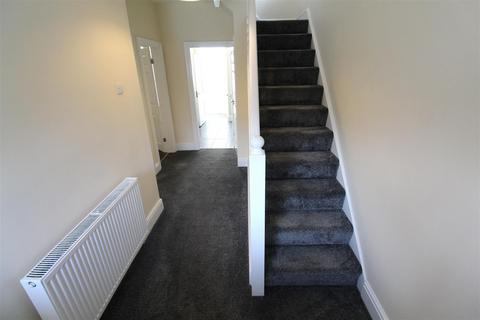 3 bedroom semi-detached house to rent, Chorley Old Road, Bolton