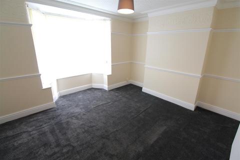 3 bedroom semi-detached house to rent, Chorley Old Road, Bolton