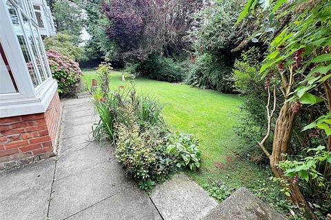 Flat 1, 55 Bargate, Grimsby, DN34 5AD