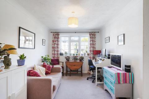 1 bedroom flat for sale, Gables Close, London, SE5