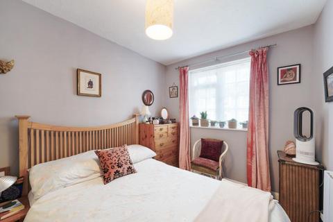 1 bedroom flat for sale, Gables Close, London, SE5