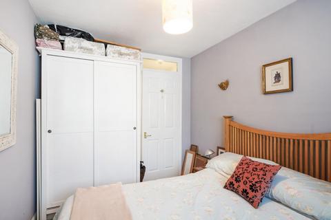 1 bedroom flat for sale, Gables Close, London, SE5