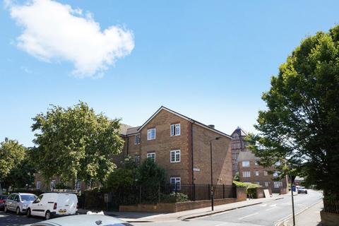 1 bedroom flat for sale, Gables Close, London, SE5