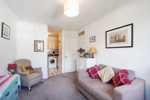 1 bedroom flat for sale, Gables Close, London, SE5