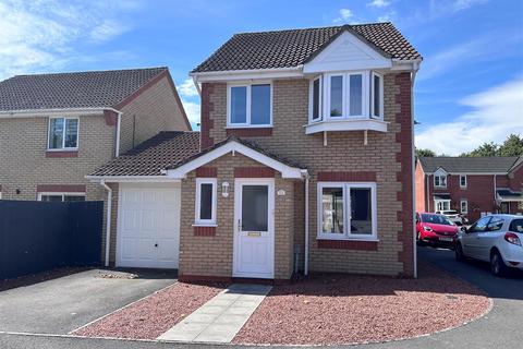 3 bedroom detached house for sale, Wintergreen, Calne SN11