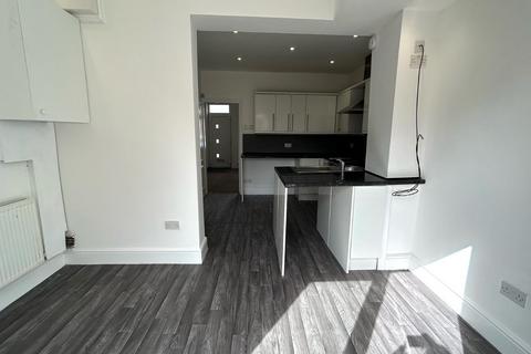 3 bedroom terraced house to rent, Clarendon Street, Barnsley, South Yorkshire, S70