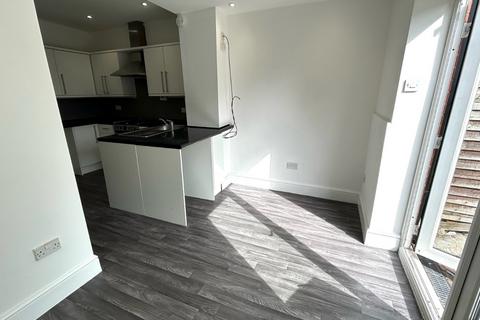 3 bedroom terraced house to rent, Clarendon Street, Barnsley, South Yorkshire, S70