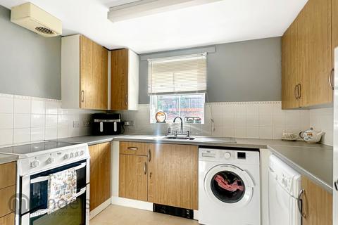 16 Bardsley Close, Colchester, CO4 5GS