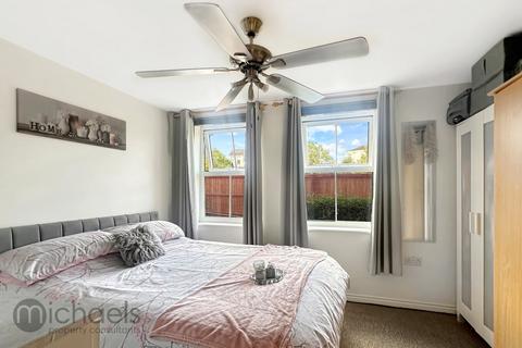 16 Bardsley Close, Colchester, CO4 5GS