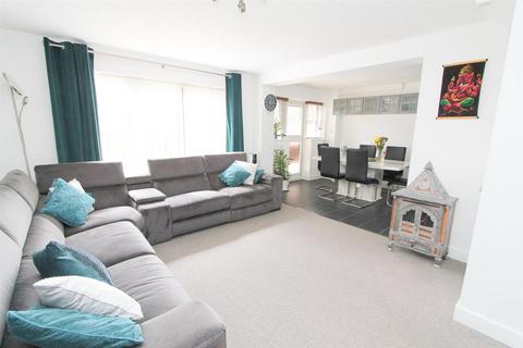 2 Bakers Gardens, Carshalton, SM5 2SF
