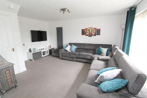 2 Bakers Gardens, Carshalton, SM5 2SF