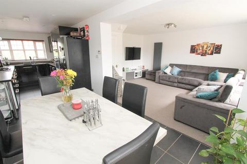 2 Bakers Gardens, Carshalton, SM5 2SF