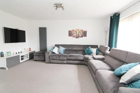 2 Bakers Gardens, Carshalton, SM5 2SF