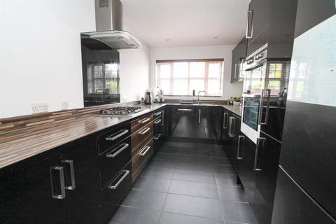 2 Bakers Gardens, Carshalton, SM5 2SF