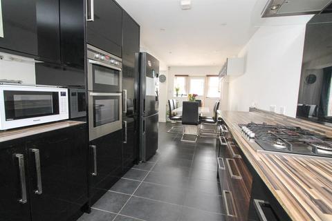 2 Bakers Gardens, Carshalton, SM5 2SF