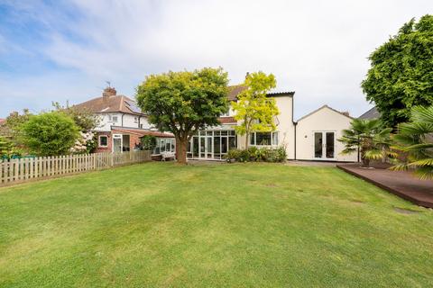 5 bedroom detached house for sale, Lynn Grove, Gorleston