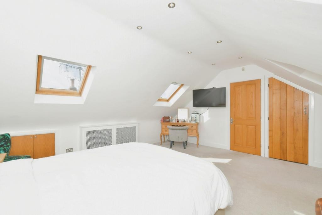 9e03ee26-Loft 20 Room