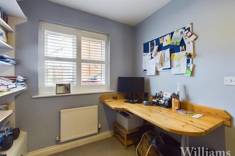 3 bedroom end of terrace house for sale, Pershore Way, Aylesbury HP18