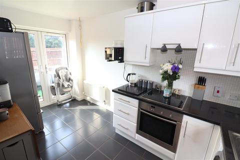 3 bedroom end of terrace house for sale, Vicarage Road, Rushden NN10