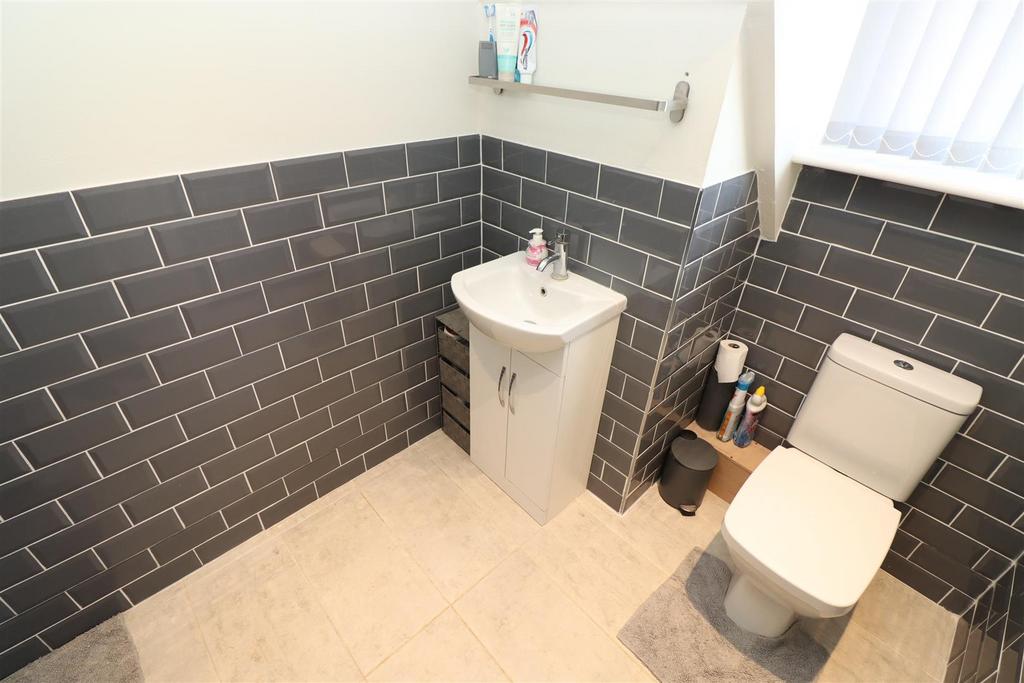 En Suite Shower Room / WC