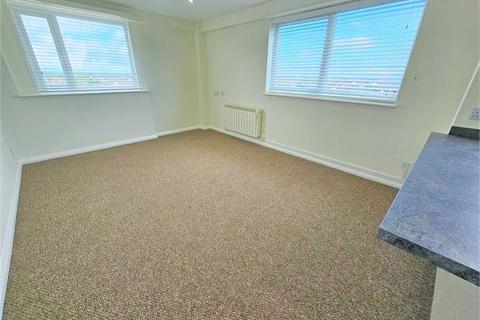 2 bedroom apartment to rent, St Clements Court East, Leigh on sea, Leigh on sea,