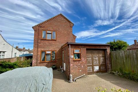 3 bedroom detached house for sale, Flora Road, Lowestoft