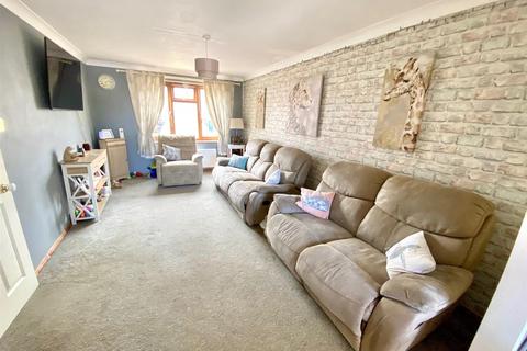 3 bedroom detached house for sale, Flora Road, Lowestoft