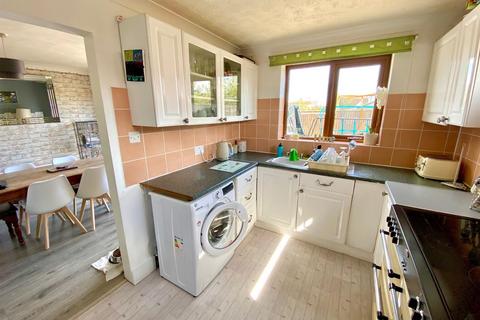 3 bedroom detached house for sale, Flora Road, Lowestoft