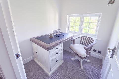 105b Slough Road, Datchet, Slough, SL3 9AQ