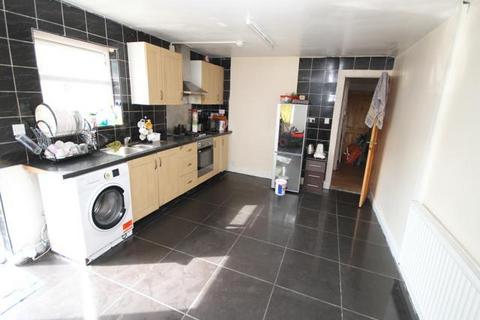 3 bedroom terraced house for sale, Lower Rushton Road, Thornbury, Bradford