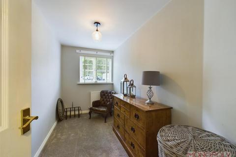 33 Lamberton Drive, Brymbo, Wrexham, LL11 5FN
