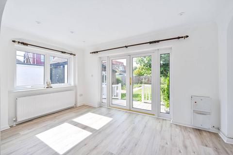 3 bedroom bungalow for sale, The Gardens, Feltham, TW14