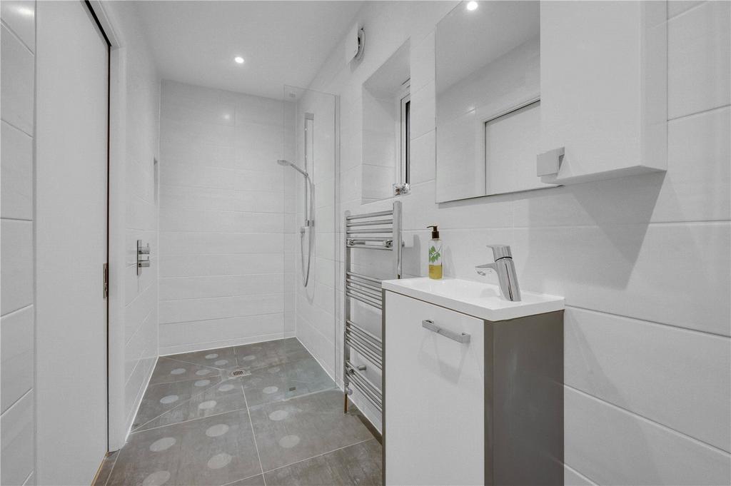 Studio Shower Room