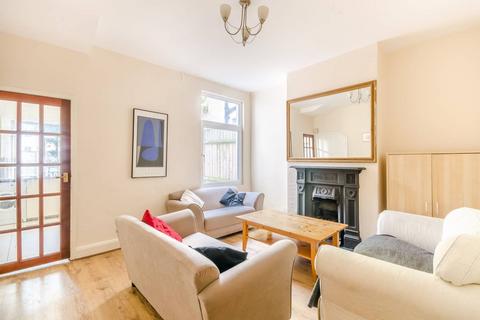 4 bedroom flat to rent, Brudenell Road, Tooting Bec, London, SW17