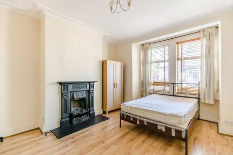 4 bedroom flat to rent, Brudenell Road, Tooting Bec, London, SW17